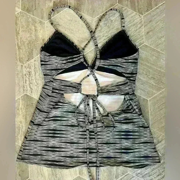 Women’s Athleta Black White Tankini Swim Top Size XS - Picture 2 of 3